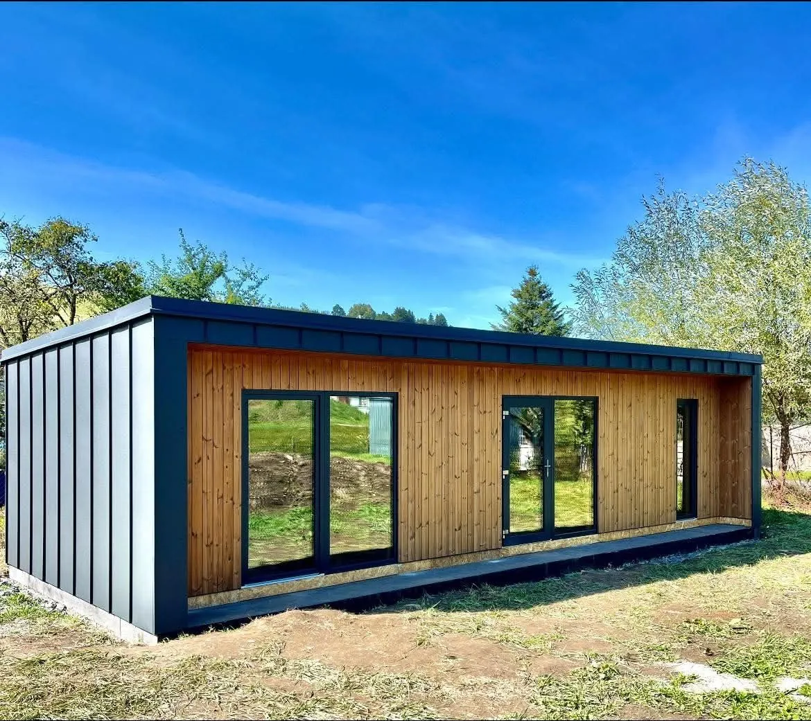 Cabană modernă din lemn — Case Trainice