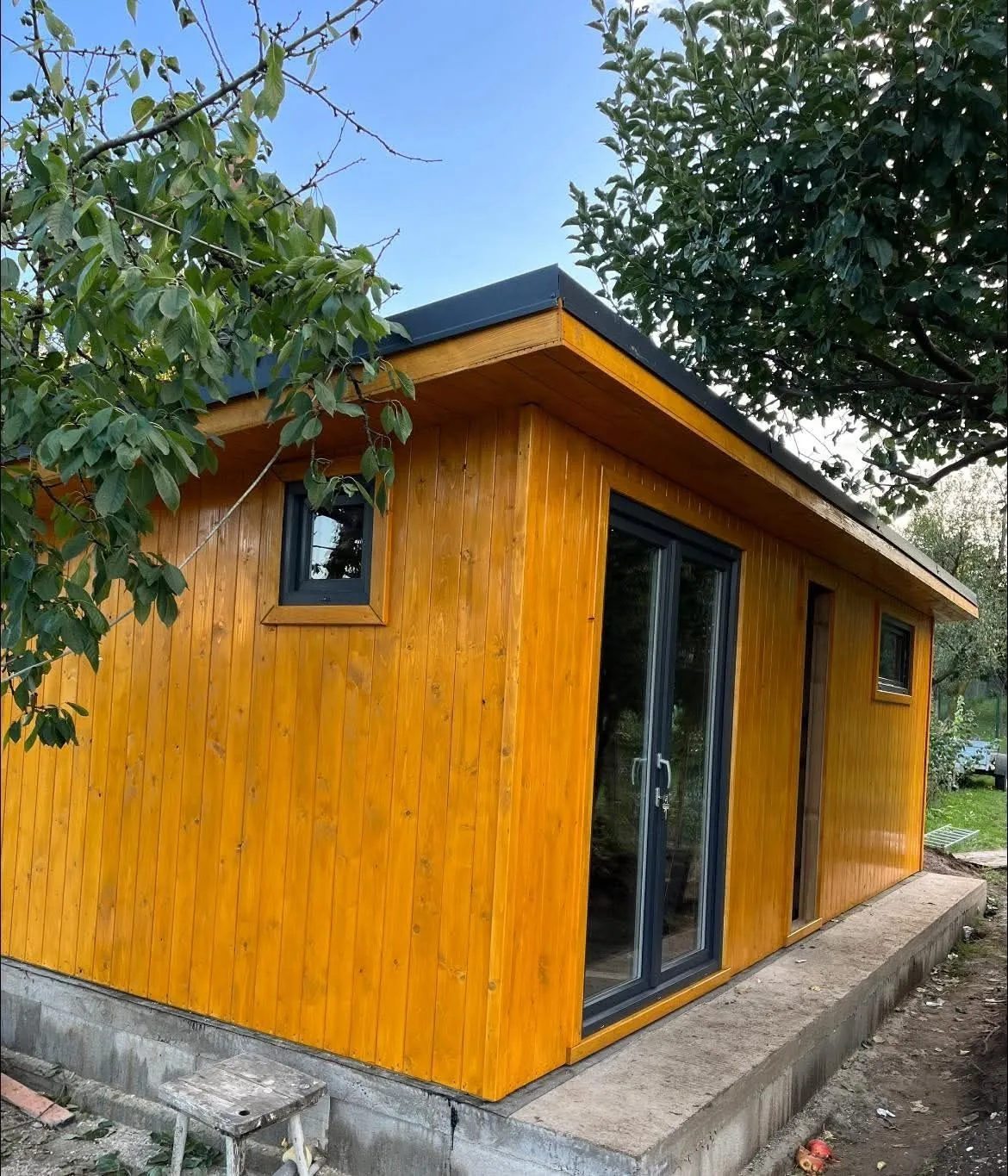 Cabană din lemn lăcuit — Case Trainice