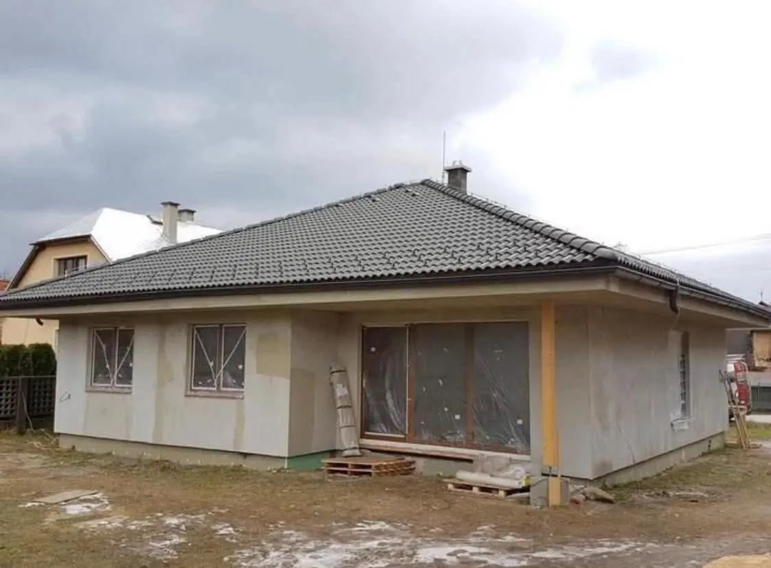 Casă pe un singur nivel — Case Trainice